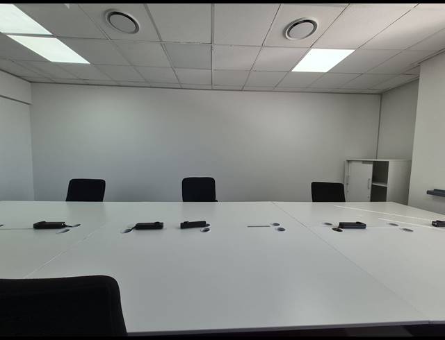 52M² SERVICED OFFICE TO LET IN SANDTON CENTRAL